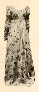 Een jurk van buffelglanzend chintz, gedragen door Madame Chevalier, ca. 1795, 1937 door Unbekannt