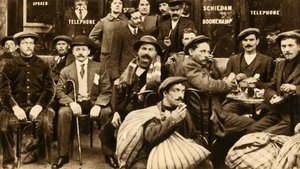 Een groep vluchtelingen-veldwerkers in een café in Parijs, Eerste Wereldoorlog, 1914-1918, 1933