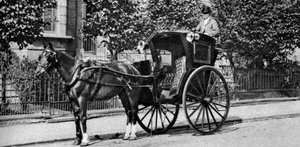 Een door paarden getrokken hansom cab, Londen, 1926-1927