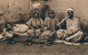 Een foto van traditionele Arabische mensen, ca. 1909 door Unbekannt