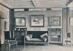 Een kamer in de Parijse residentie van monsieur G. Roucher, met meubels van Maurice Dufrene, c1909 door Unbekannt