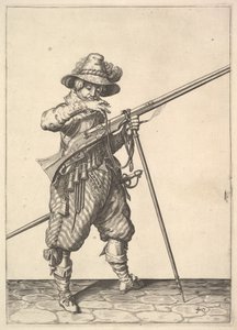 Een soldaat die op een lucifer blaast, uit de serie Musketiers, plaat 40, in Wapenhandelinghe van Ro... door Unbekannt