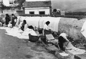 Een wasplaats langs de weg, Las Palmas, Gran Canaria, Canarische Eilanden, Spanje, 20e eeuw door Unbekannt