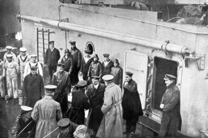 Admiraal Jellicoes afscheid van Lord Kitchener, Eerste Wereldoorlog, 1914-1916, ca. 1920 door Unbekannt