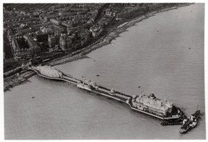 Luchtfoto van Eastbourne, Sussex, vanuit een Zeppelin, 1931 1933
