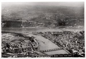 Luchtfoto van Koblenz, Rijnland-Palts, Duitsland, vanuit een Zeppelin door Unbekannt