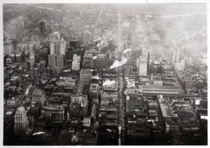 Luchtfoto van Philadelphia, Pennsylvania, VS, vanuit een Zeppelin, 1928, 1933 door Unbekannt