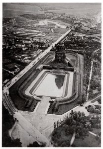 Luchtfoto van Volkerschlachtdenkmal, Leipzig, Duitsland, vanuit een Zeppelin, ca. 1931-1933 door Unbekannt