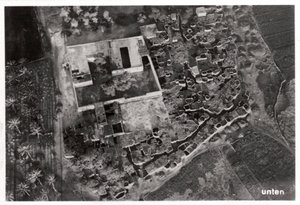 Luchtfoto van een dorp, Egypte, 1931-1933 door Unbekannt