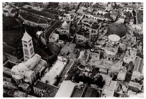Luchtfoto van de Heilig Grafkerk, Jeruzalem, Palestina, vanuit een Zeppelin, 1931 1933 door Unbekannt