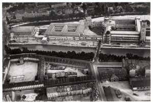 Luchtfoto van het Deutsches Museum, München, Duitsland, vanuit een Zeppelin, c1931 1933 door Unbekannt