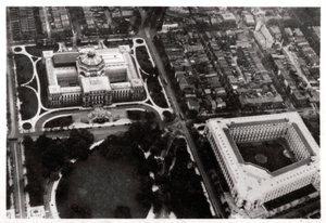 Luchtfoto van de Library of Congress, Washington DC, VS, vanuit een Zeppelin, 1928-1933 door Unbekannt