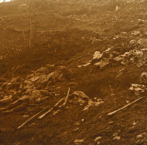Na de aanval, Les Éparges, Noord-Frankrijk, 1915 door Unbekannt