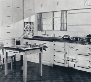 Aga Heat Ltd. Het Model F Aga Fornuis voor een groot huis afgewerkt in zwart en crème email