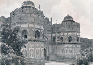 Agra. De Delhi-poort van het fort door Unbekannt