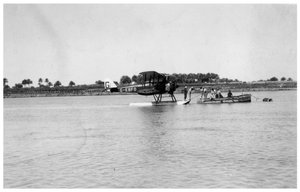 Alan Cobhams De Havilland DH50 landt op de Tigris, Irak, 1926