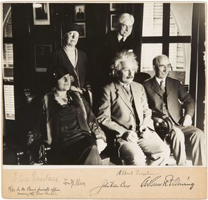 Albert en Elsa Einstein, John en Lora Baer en Arthur H. Fleming, Pasadena, 1 januari 1931 door Unbekannt