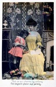 Alles wat de kinderen charmeert.., Franse ansichtkaart, c1900 door Unbekannt