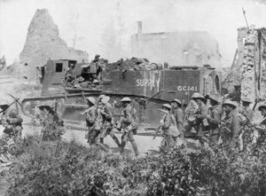 Geallieerde troepen marcheren door een bevrijde stad, 27 oktober 1918