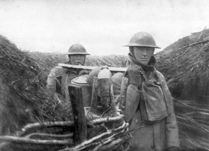 Amerikaanse troepen aan het front die soep uitdelen aan hun kameraden, 1917-1918