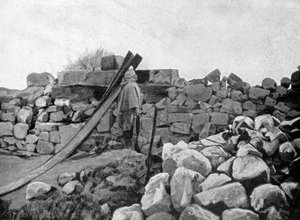 Een Algerijnse soldaat op wacht, Artois, Frankrijk, 1915