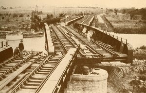 Een elektrisch bediende draaibrug, bij Beccles, nabij Yarmouth London en North Eastern Railway door Unbekannt