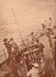 Een luchtafweergeschut in actie op een Brits slagschip, ca. 1917-1919