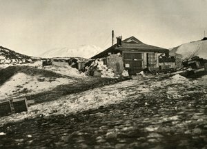 Een ander uitzicht op de hut in de zomer, c1908, 1909 door Unbekannt