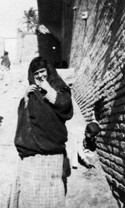 Arabische vrouw, Irak, 1917-1919 door Unbekannt