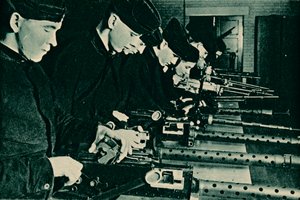 Wapensmeden Monteren Luchtwapens, 1940 door Unbekannt
