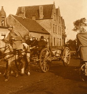 Artillerie verplaatst zich naar de linie, ca. 1914-ca. 1918 door Unbekannt