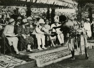 In Suva, Fiji. Presenteren van een Tabua-tand van de potvis ...1927, 1937