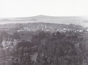 Auckland, vanaf Mount Eden, eind 19e-begin 20e eeuw door Unbekannt