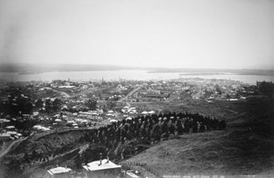 Auckland vanaf Mt Eden, Nieuw-Zeeland, 1899 door Unbekannt