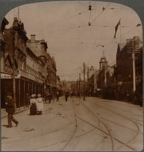 De belangrijkste zakenstraat van Auckland, Queen St., zuidwaarts kijkend, Nieuw-Zeeland, ca. 1900 door Unbekannt