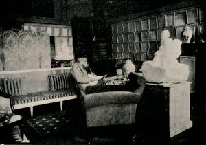 Auguste Rodin Tussen Zijn Boeken Op 77 Rue De Varenne, ca. 1900 door Unbekannt