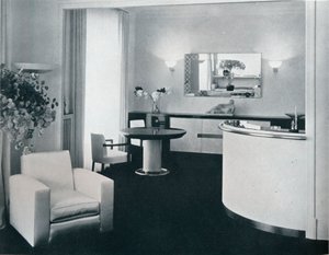 Barhoek van een eetkamer ontworpen door Jacques Adnet door Unbekannt