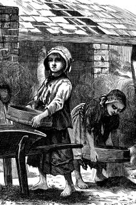 Blootsvoetse meisjes die stof zeven in een steenfabriek, 1871 door Unbekannt