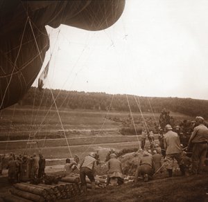 Barrageballon, Genicourt, Noord-Frankrijk, c1914-c1918 door Unbekannt