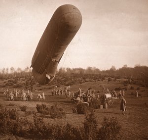 Barrageballon, Somme, Noord-Frankrijk, ca. 1914-ca. 1918 door Unbekannt