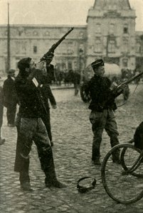 Belgische militaire fietsers schieten op een Duits vliegtuig, Eerste Wereldoorlog door Unbekannt