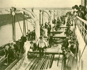 Bootoefening aan boord van de Aquitania, c1930