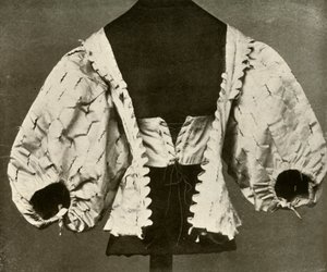 Lijfje van witte satijn met insnijdingen en inkepingen, ca. 1620-1640, 1937 door Unbekannt