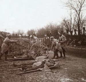 Lichamen, Villers-au-Bois, Noord-Frankrijk, ca. 1914-ca. 1918 door Unbekannt