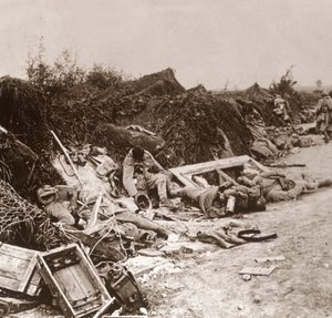 Lichamen na de inname van Courcelles, Noord-Frankrijk, juni 1918