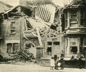 Door bommen beschadigde huizen, Hartlepool, Eerste Wereldoorlog, december 1914, ca. 1920