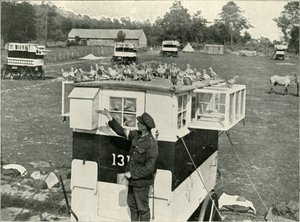 Britse leger postduiven in Frankrijk: door paarden getrokken duiventillen, 1919