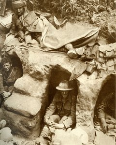 Britse soldaten in de loopgraven bij Thiepval Wood, Frankrijk, Eerste Wereldoorlog, 1916, 1935 door Unbekannt