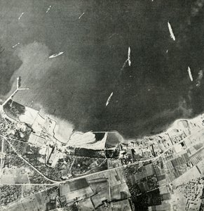 Britse oorlogsschepen voor de Maltese kust, Tweede Wereldoorlog, 1940-1942 1944 door Unbekannt