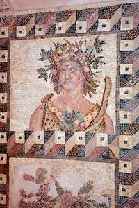 Buste van de lente - Detail van het paneel van de vier seizoenen - Paphos mozaïeken, Huis van Dionysos - Einde van de 2e eeuw na Christus - Cyprus door Unbekannt